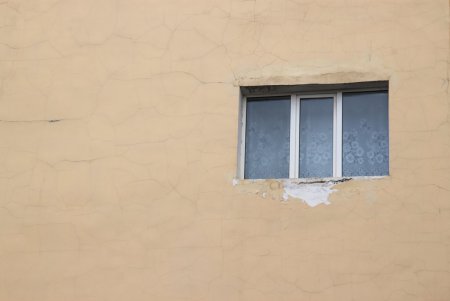 В Одессе продолжаются работы по утеплению фасадов учебных заведений (фоторепортаж)