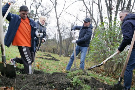 Любимый парк одесситов добавил зеленое убранство (фоторепортаж)
