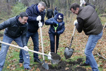 Любимый парк одесситов добавил зеленое убранство (фоторепортаж)