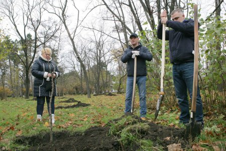 Любимый парк одесситов добавил зеленое убранство (фоторепортаж)