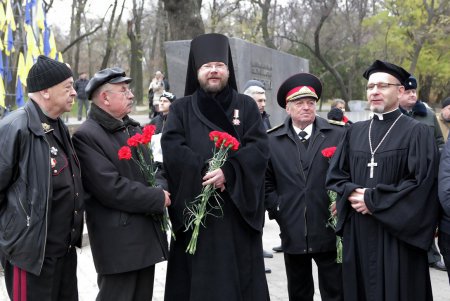 Кобзарю — цветы Дня Достоинства и Свободы (фоторепортаж)