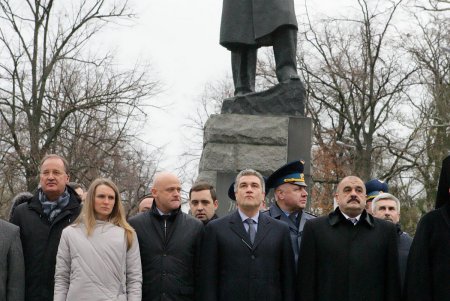 Кобзарю — цветы Дня Достоинства и Свободы (фоторепортаж)