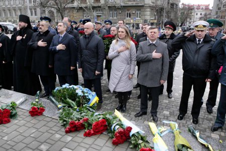 Кобзарю — цветы Дня Достоинства и Свободы (фоторепортаж)