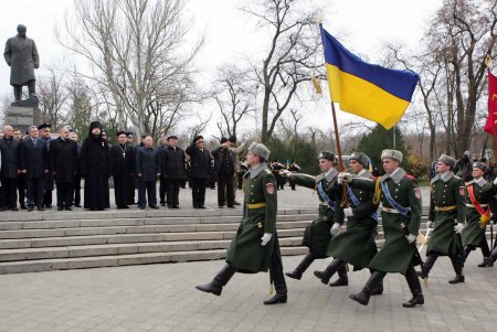 Кобзарю — цветы Дня Достоинства и Свободы (фоторепортаж)