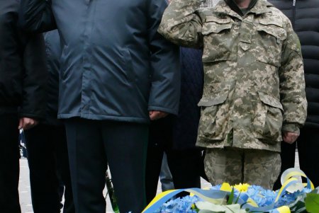 Кобзарю — цветы Дня Достоинства и Свободы (фоторепортаж)