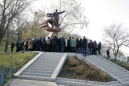 Память - удел живых: в Одессе почтили память выдающегося подводника-одессита XX-го века (фоторепортаж)