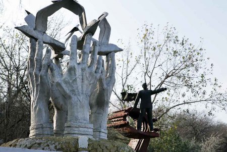 Память - удел живых: в Одессе почтили память выдающегося подводника-одессита XX-го века (фоторепортаж)
