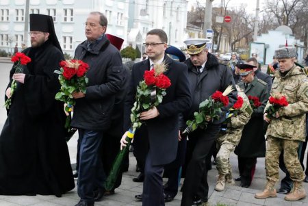 В Одессе почтили память жертв Голодомора (фоторепортаж) 