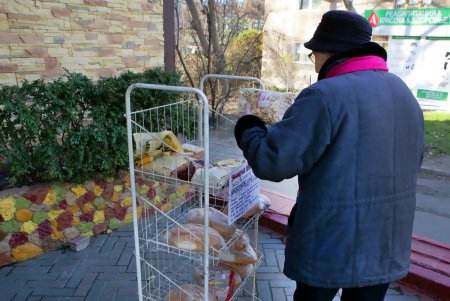У магазина «Легион» проходит акция по доброте (фоторепортаж)