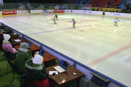 Одесский лед тепло встречает юных фигуристов (фоторепортаж)