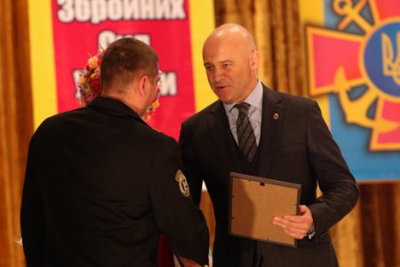 Геннадий Труханов поздравил военнослужащих с 25-летием Вооруженных Сил Украины