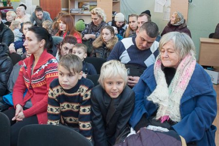 «Дети помогают детям»: 16 тысяч немецких подарков ждут свой главный праздник (фото)