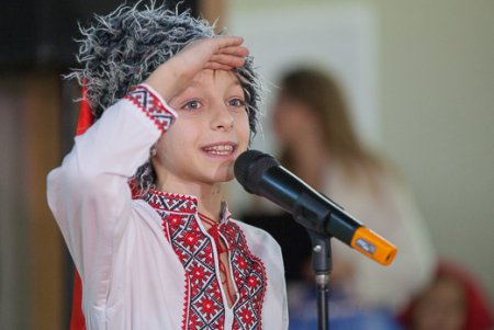 «Дети помогают детям»: 16 тысяч немецких подарков ждут свой главный праздник (фото)