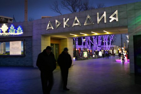 Новый год в Одессу заезжает со стороны Аркадии (фоторепортаж)