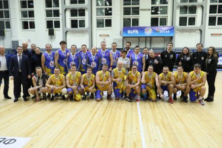 Депутаты и члены исполкома продемонстрировали спортивный строй (фото) 