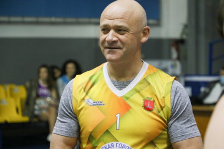 Депутаты и члены исполкома продемонстрировали спортивный строй (фото) 