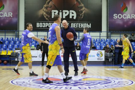 Депутаты и члены исполкома продемонстрировали спортивный строй (фото) 