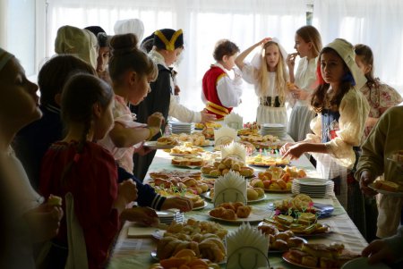Одесские железнодорожники поделились частичкой сердца с детьми-сиротами (фото)