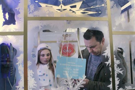 Главная новогодняя елка Одессы зажгла праздничные огни (фоторепортаж)