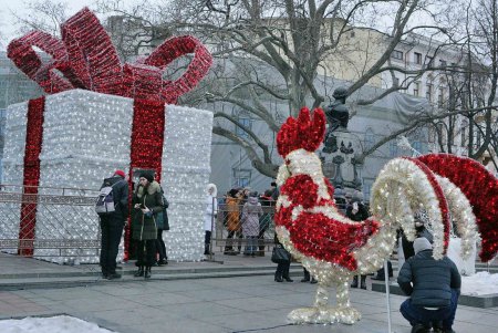 Главная новогодняя елка Одессы зажгла праздничные огни (фоторепортаж)