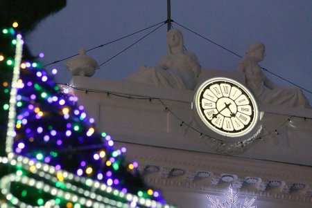 Главная новогодняя елка Одессы зажгла праздничные огни (фоторепортаж)