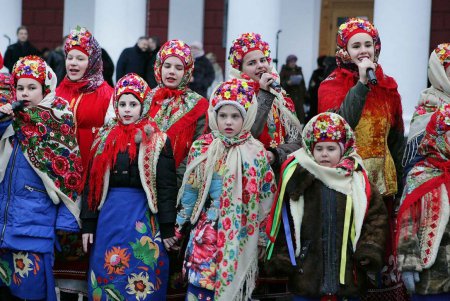 Главная новогодняя елка Одессы зажгла праздничные огни (фоторепортаж)
