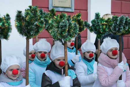 Главная новогодняя елка Одессы зажгла праздничные огни (фоторепортаж)
