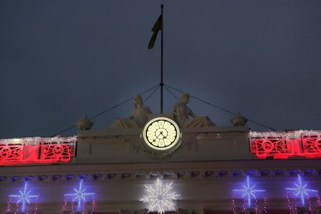 Главная новогодняя елка Одессы зажгла праздничные огни (фоторепортаж)
