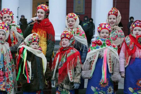 Главная новогодняя елка Одессы зажгла праздничные огни (фоторепортаж)