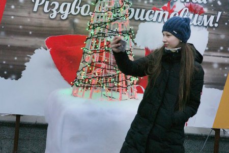 Главная новогодняя елка Одессы зажгла праздничные огни (фоторепортаж)