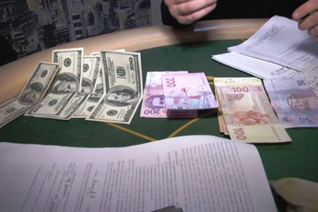Полицейские накрыли надомный покер-клуб (фото, видео)