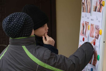 Многодетная семья получила ключи от отремонтированного дома семейного типа (фото)