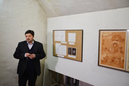 В галерее «Желтые великаны» открылась выставка декоративных росписей позапрошлого века (фото)