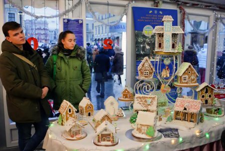 В Одессе возле памятника Ришелье установили «Арт-елку», а рядом открылся «Фестиваль пряников» (фоторепортаж)
