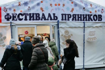 В Одессе возле памятника Ришелье установили «Арт-елку», а рядом открылся «Фестиваль пряников» (фоторепортаж)