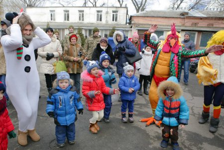 Петух, Дед Мороз и компания: Одесский Зоопарк провел красочную встречу Нового года (фоторепортаж)