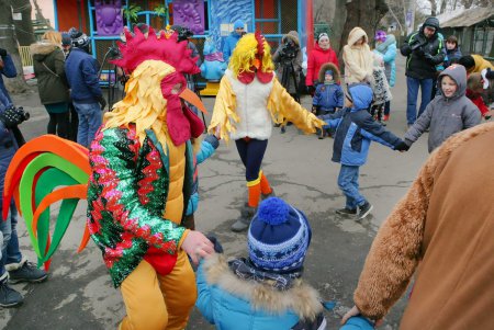 Петух, Дед Мороз и компания: Одесский Зоопарк провел красочную встречу Нового года (фоторепортаж)