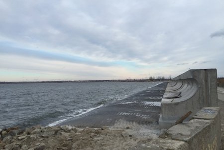 Завтра возобновляется двустороннее движение транспорта по дамбе Хаджибея (фото)