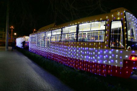 В Одессе курсируют «трамваи Деда Мороза» ( фоторепортаж)  