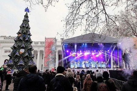 На главной праздничной сцене города прошла встреча Детского Нового года (фото)