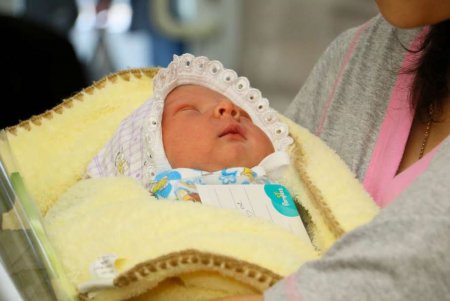 Мэр Одессы поздравил маленьких одесситов, рожденных 1 января (фото)