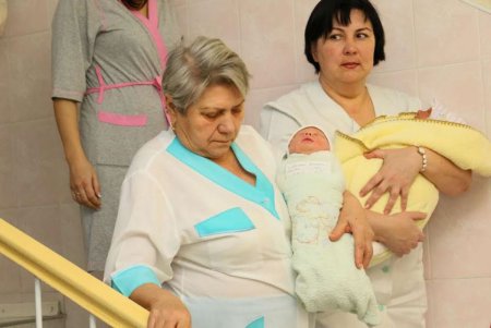 Мэр Одессы поздравил маленьких одесситов, рожденных 1 января (фото)