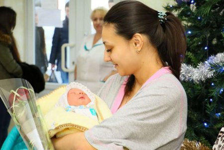 Мэр Одессы поздравил маленьких одесситов, рожденных 1 января (фото)