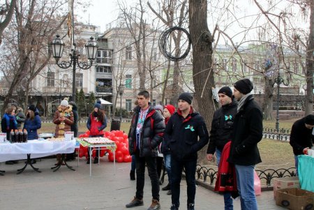 В лучших рождественских традициях: в Горсаду проходит благотворительная ярмарка (фото)