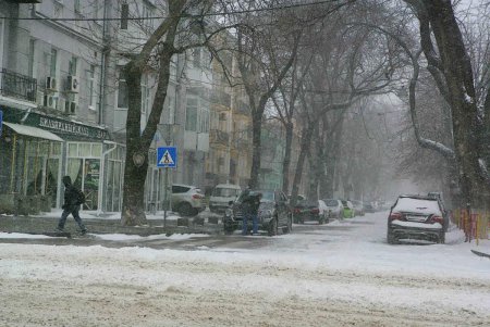 Одессу заметает снегом (фоторепортаж)