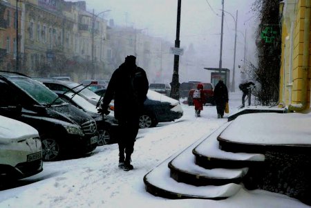 Одессу заметает снегом (фоторепортаж)