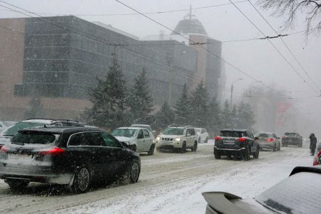 Одессу заметает снегом (фоторепортаж)
