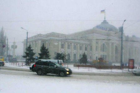 Одессу заметает снегом (фоторепортаж)