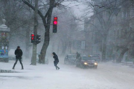 Одессу заметает снегом (фоторепортаж)