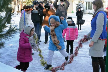 Рождество в Зоопарке отпраздновали колядками, танцами, сказками и викториной о животных (фото)